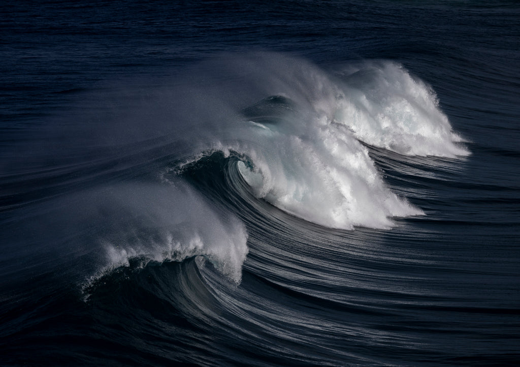 Rolling waves at Tamarama